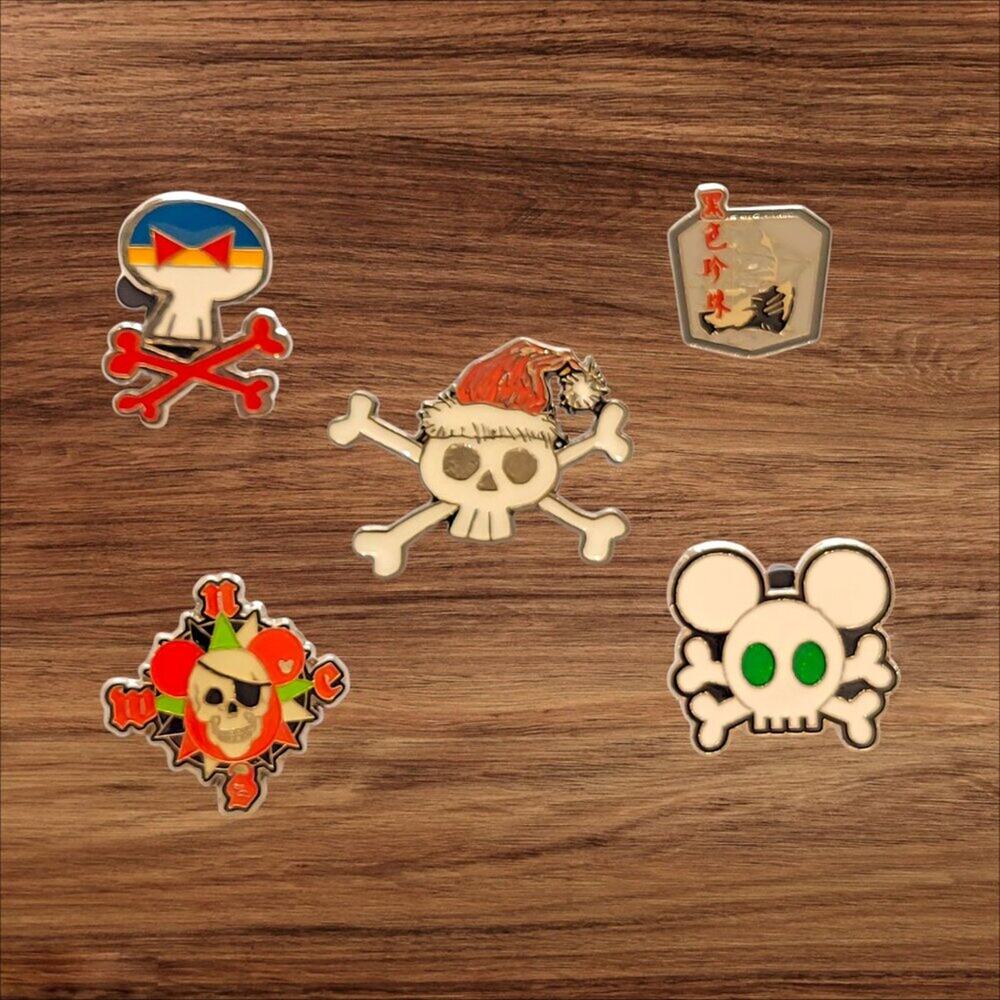 5 Pirates Skull and Crossbones Disney Parks Trading Pins, Plus 2 Bonus Pins